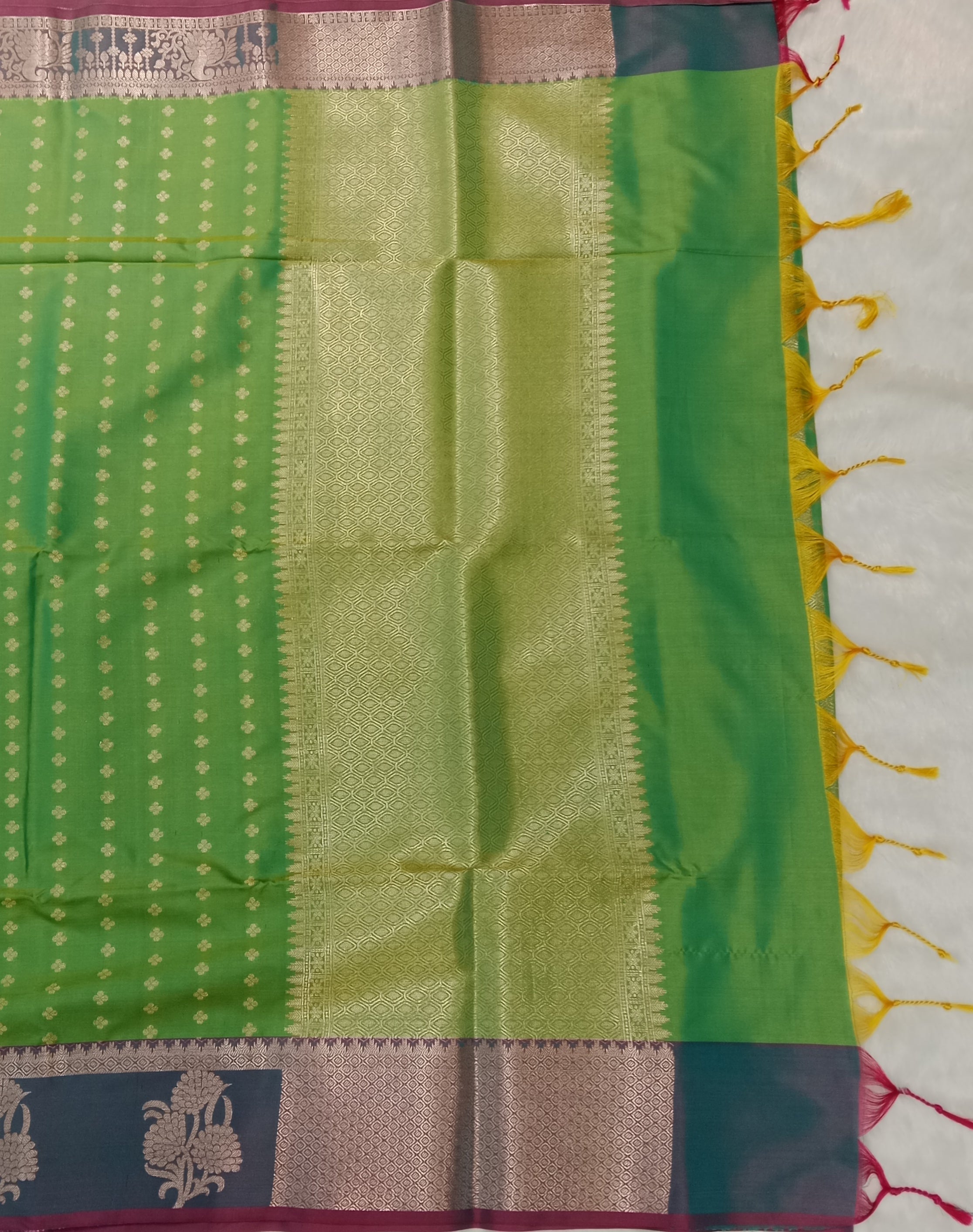 PARROT GREEN KANCHIPURAM SILK SAREE WITH PEACOCK BLUE CONTRAST BORDER