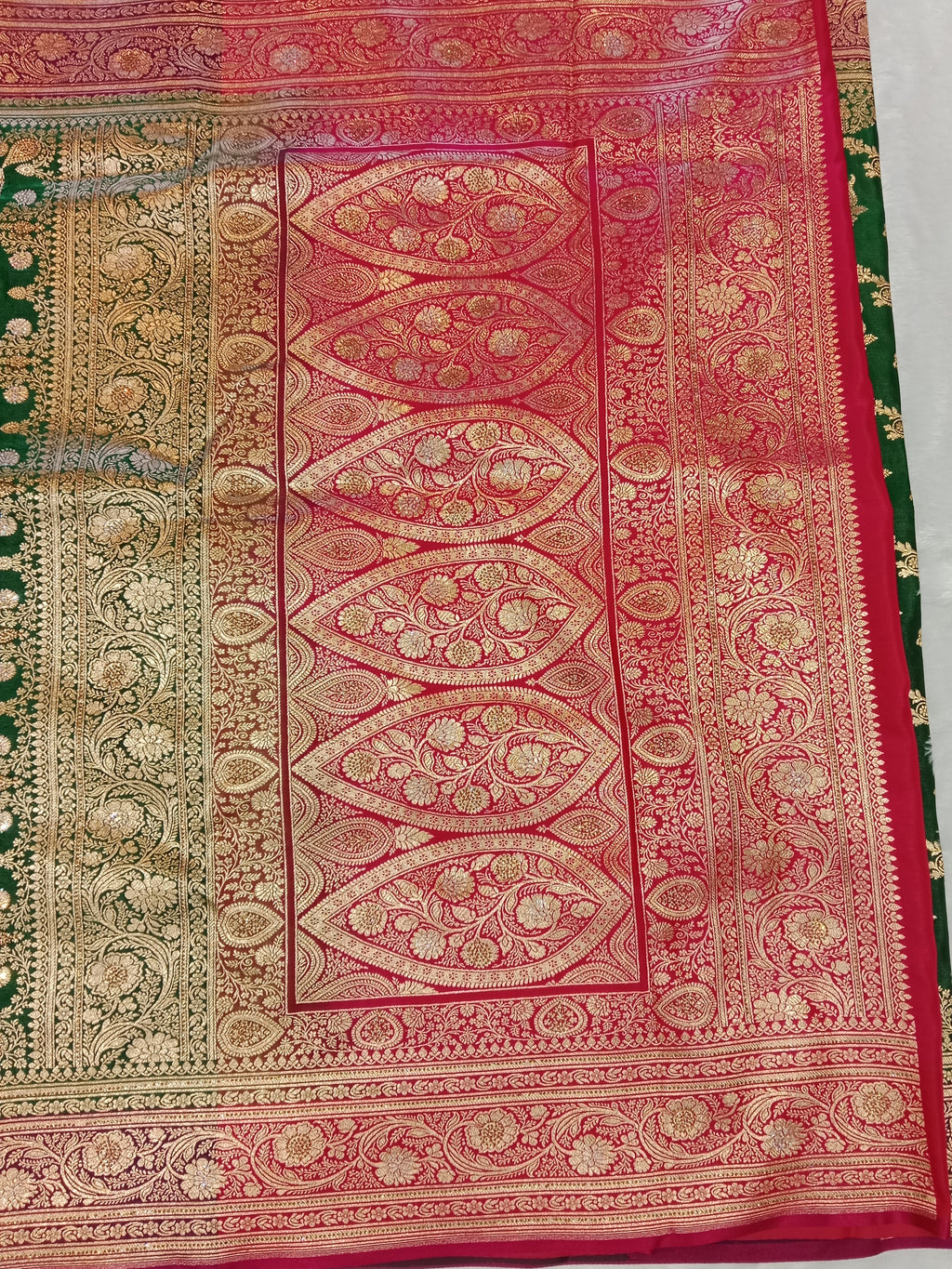 EMERALD GREEN BANARASI SILK SAREE WITH RANI PINK CONTRAST
