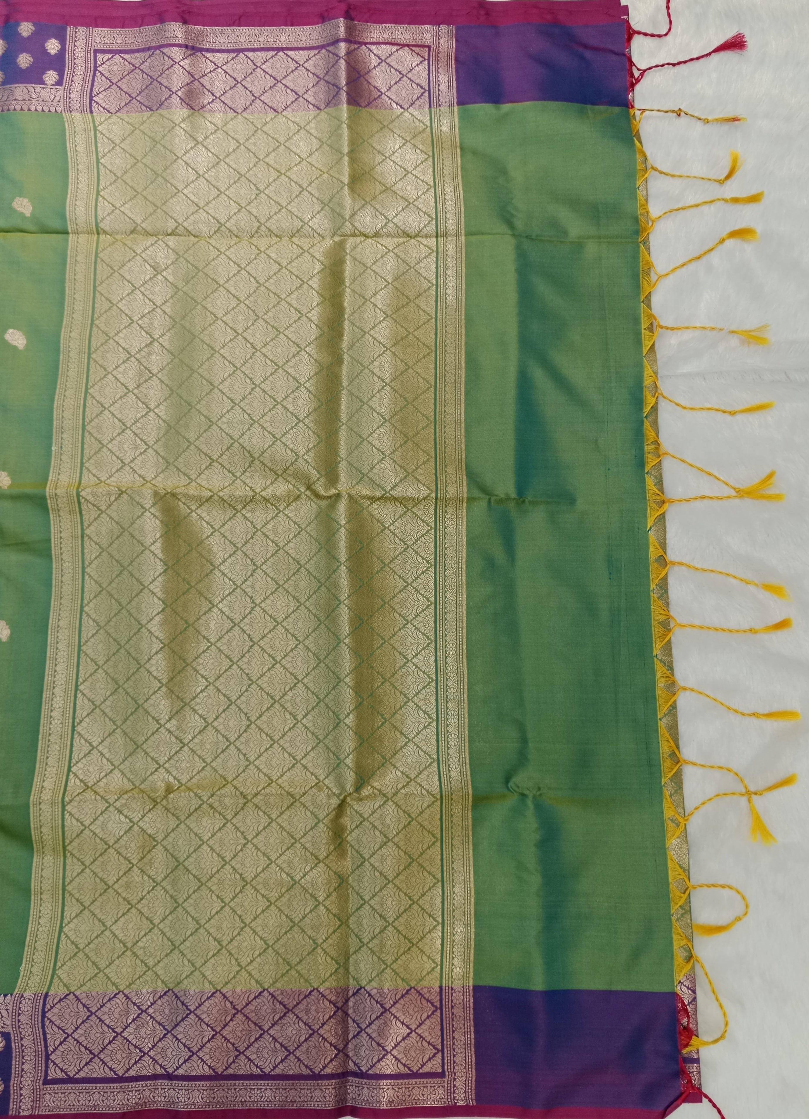 PARROT GREEN KANCHIPURAM SILK SAREE WITH VIOLET CONTRAST BORDER